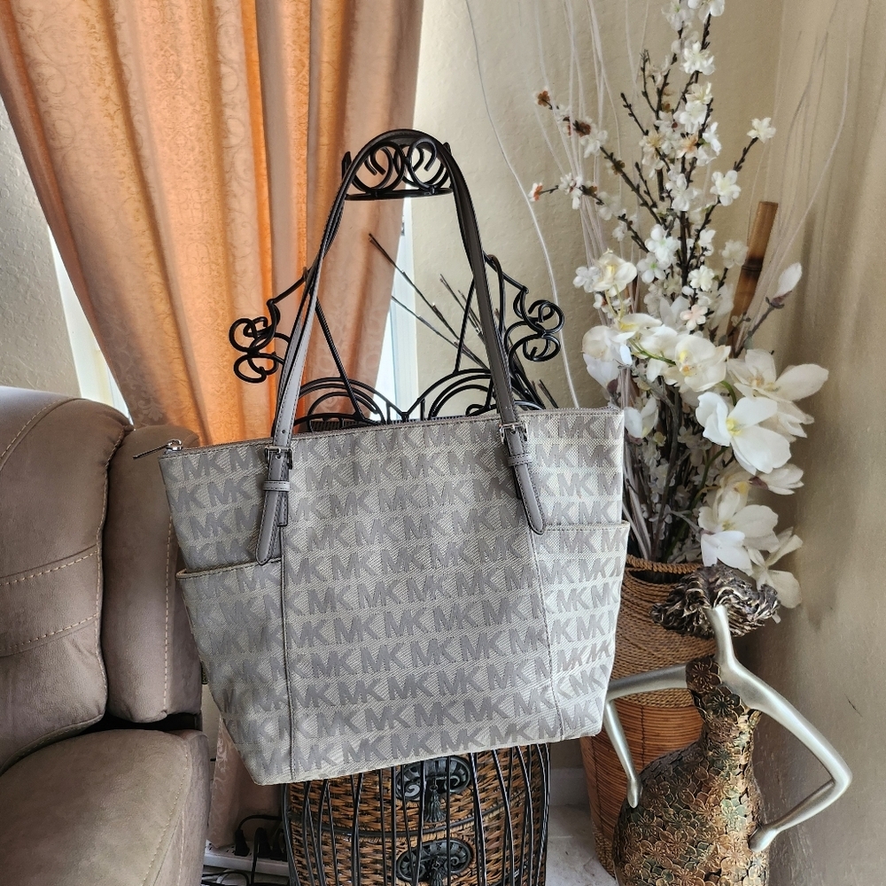 Michael Kors Jet Set Tote